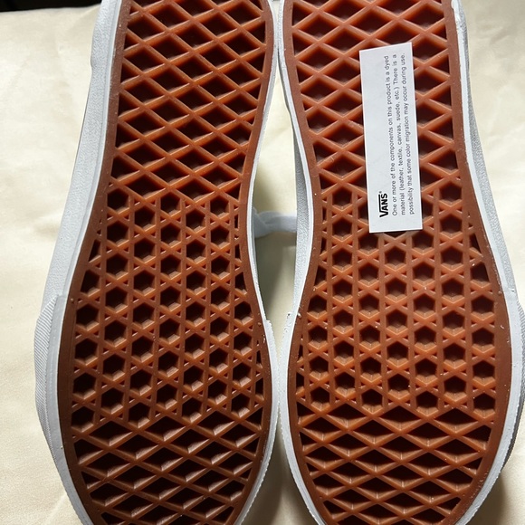 Size 2.5 Vans old skool shoes - Picture 3 of 3